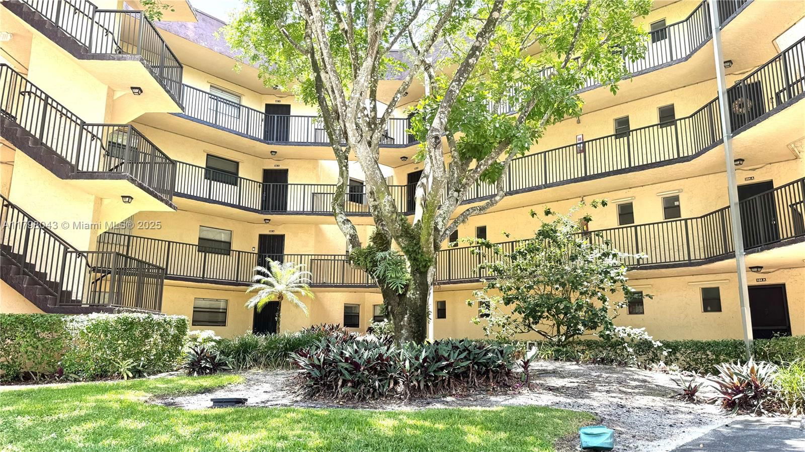 Real estate property located at 6755 Broward Blvd #302, Broward, Plantation Club A Condo, Plantation, FL