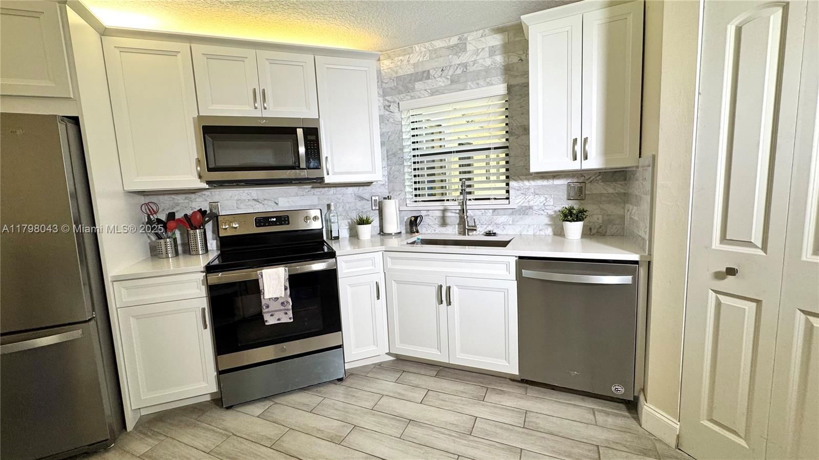 Real estate property located at 6755 Broward Blvd #302, Broward, Plantation Club A Condo, Plantation, FL