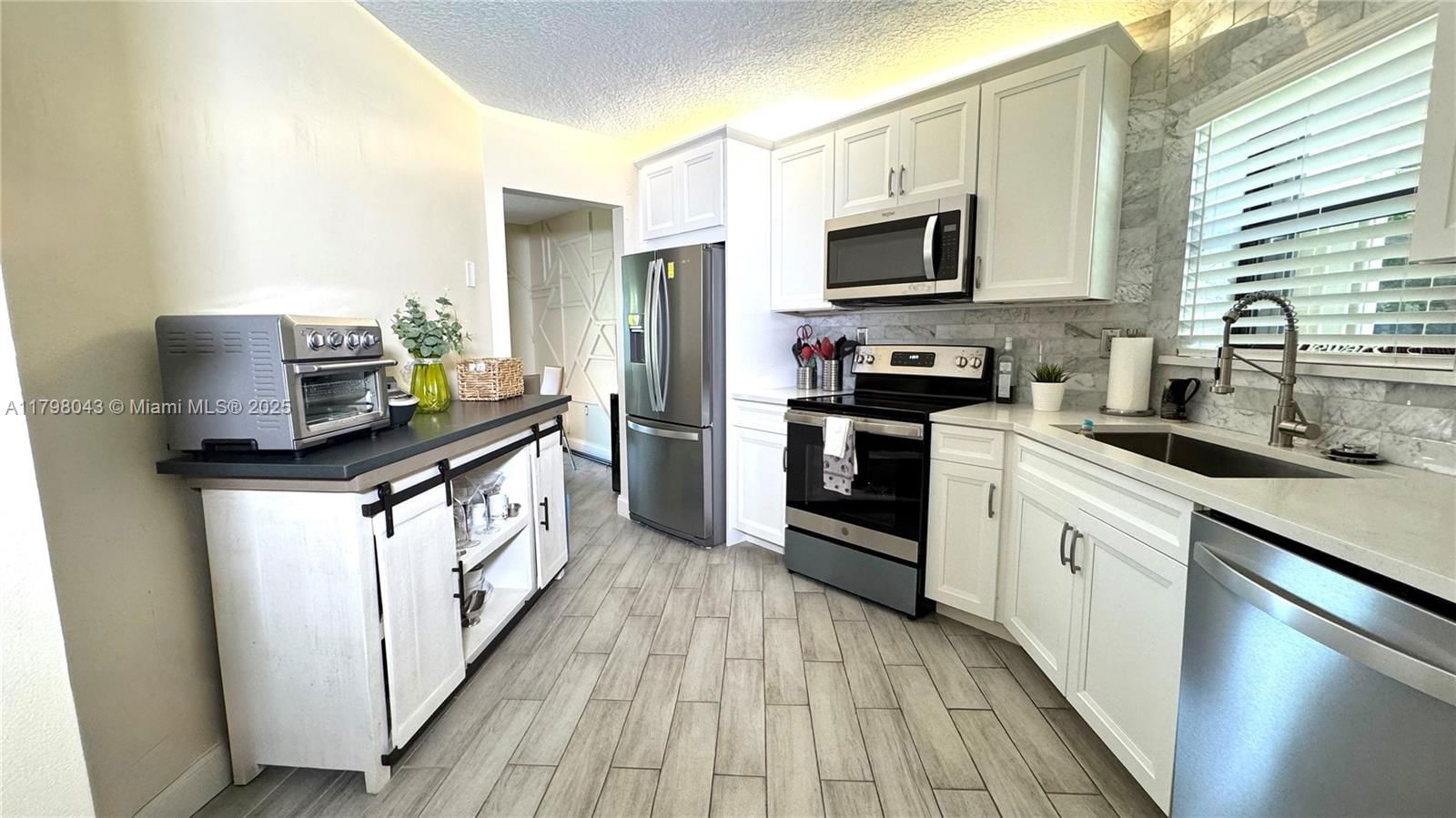Real estate property located at 6755 Broward Blvd #302, Broward, Plantation Club A Condo, Plantation, FL