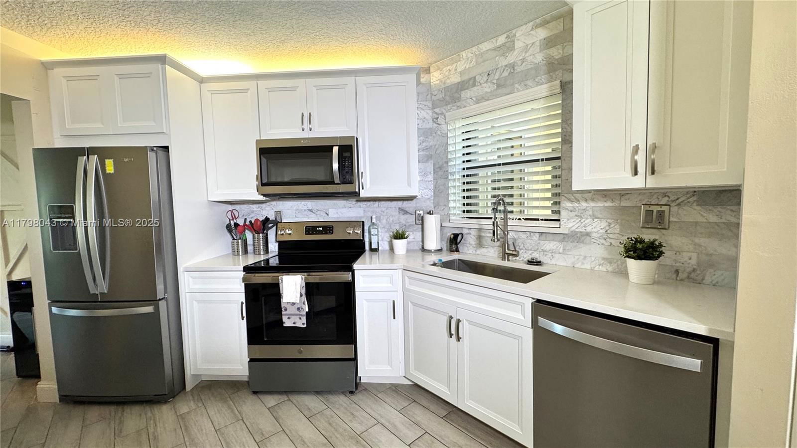 Real estate property located at 6755 Broward Blvd #302, Broward, Plantation Club A Condo, Plantation, FL