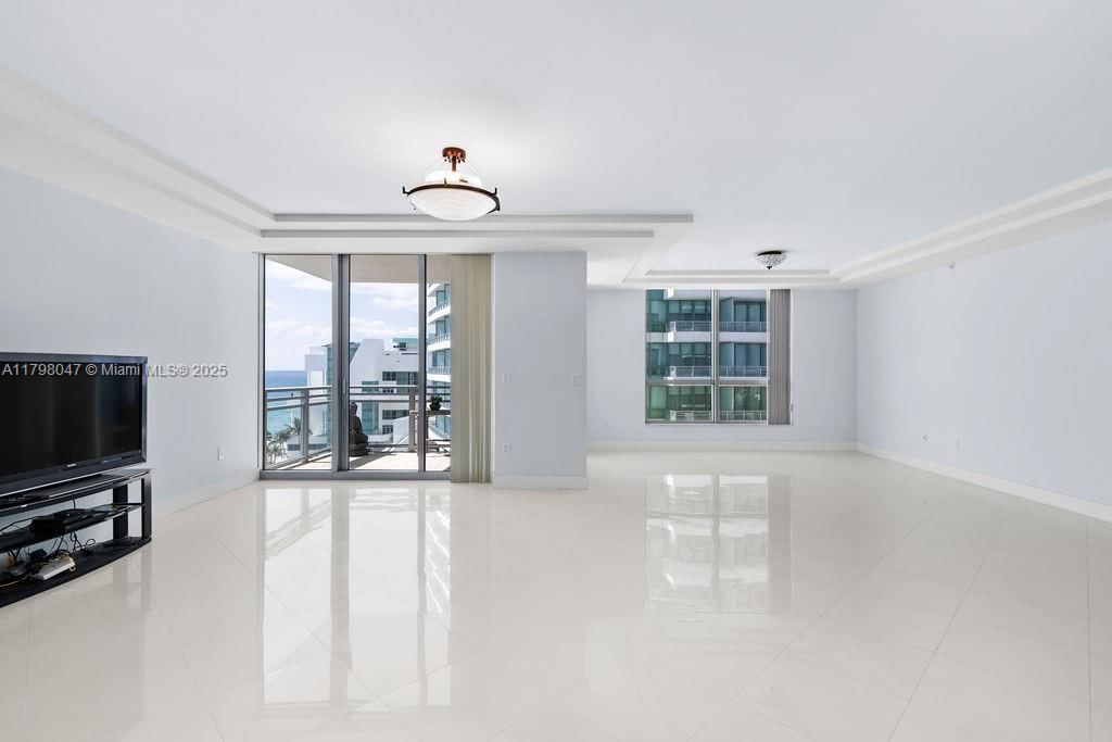 Real estate property located at 3535 Ocean Dr #1104, Broward, Diplomat Oceanfront Resid, Hollywood, FL