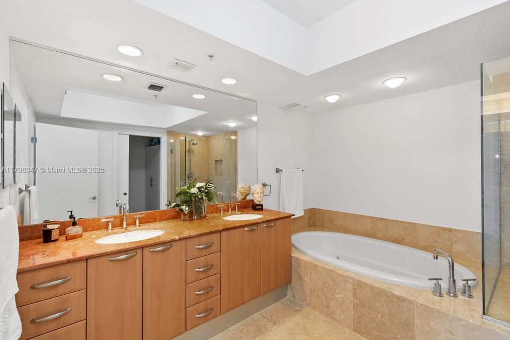 Real estate property located at 3535 Ocean Dr #1104, Broward, Diplomat Oceanfront Resid, Hollywood, FL
