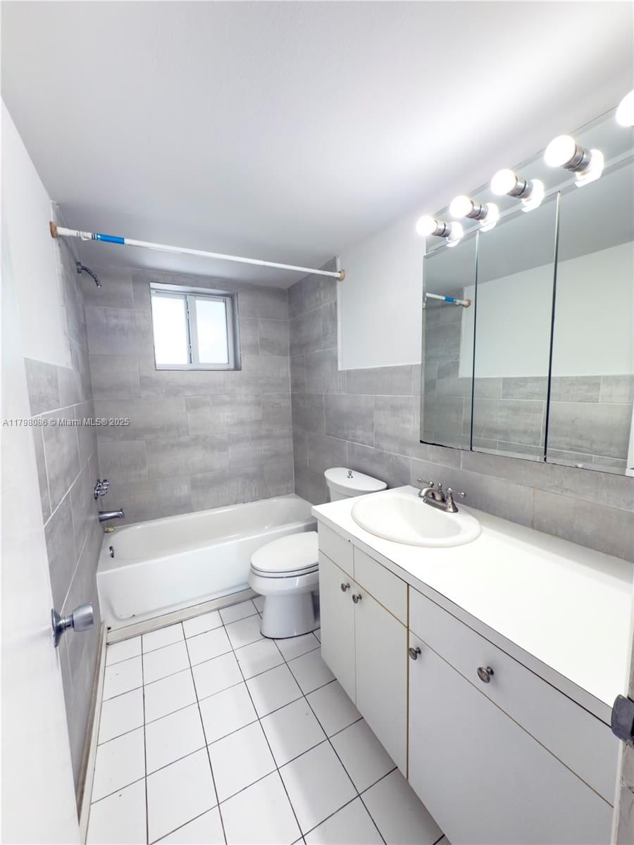 Real estate property located at 1100 191st St #25E, Miami-dade, Riviera Condominium Apts, Miami, FL