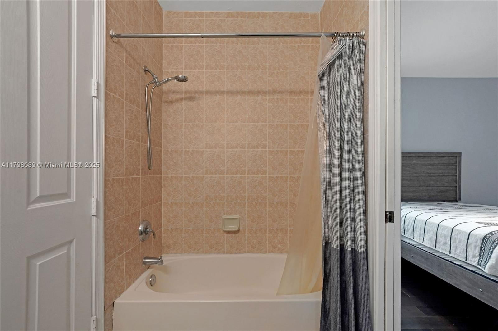 Real estate property located at 7567 189th St, Miami-dade, Cutler Cay, Cutler Bay, FL
