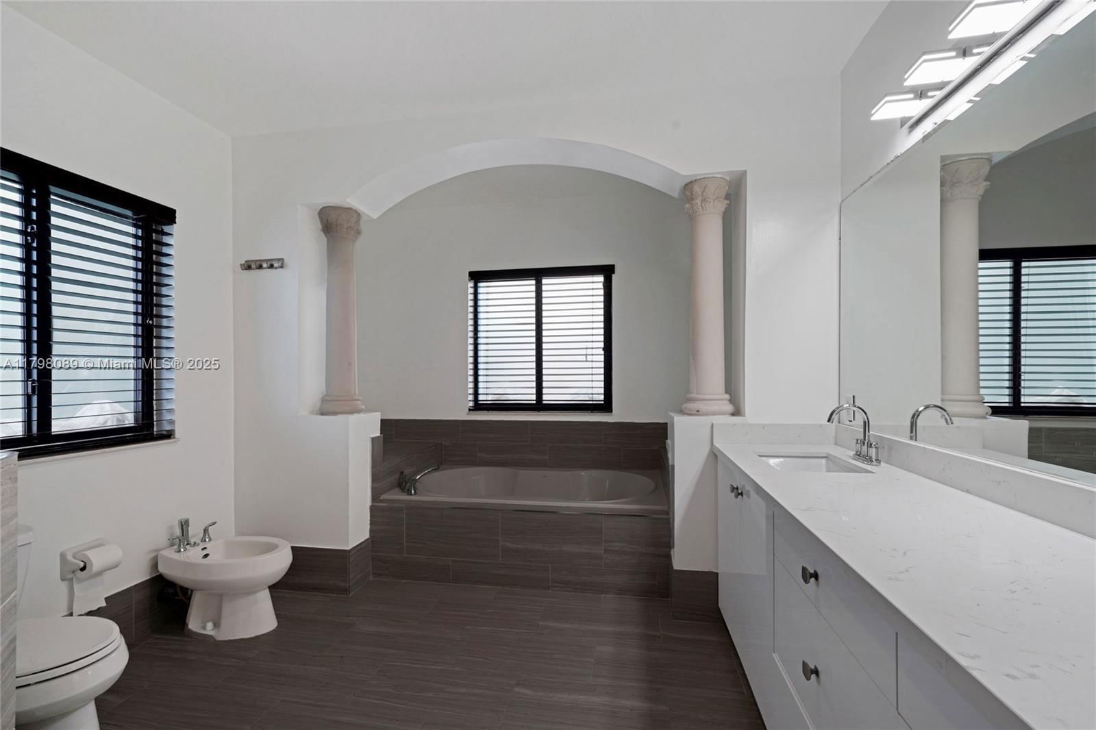 Real estate property located at 7567 189th St, Miami-dade, Cutler Cay, Cutler Bay, FL