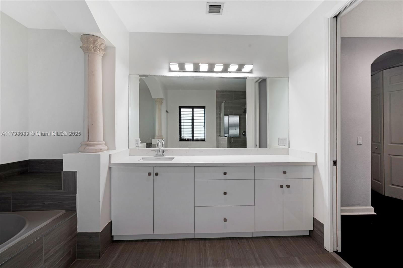 Real estate property located at 7567 189th St, Miami-dade, Cutler Cay, Cutler Bay, FL