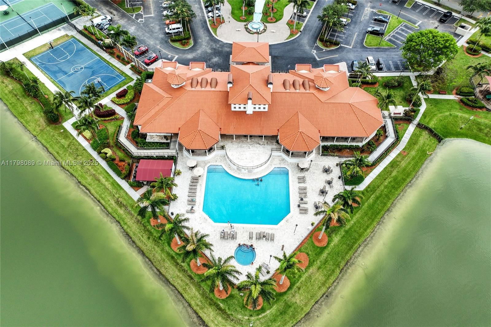Real estate property located at 7567 189th St, Miami-dade, Cutler Cay, Cutler Bay, FL