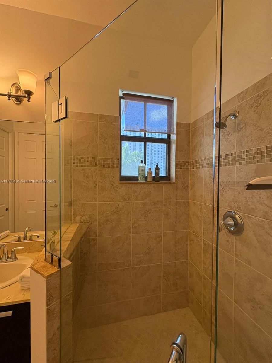 Real estate property located at 5200 83rd Ct, Miami-dade, Downtown Doral Dutcher, Doral, FL