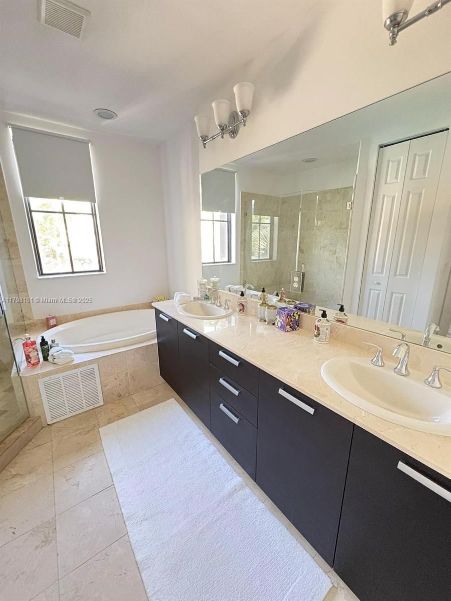 Real estate property located at 5200 83rd Ct, Miami-dade, Downtown Doral Dutcher, Doral, FL