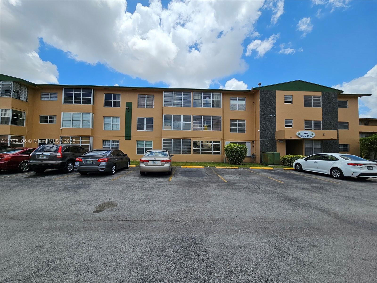 Real estate property located at 110 Royal Palm Rd #114, Miami-dade, Palm Springs Gardens Bldg, Hialeah Gardens, FL