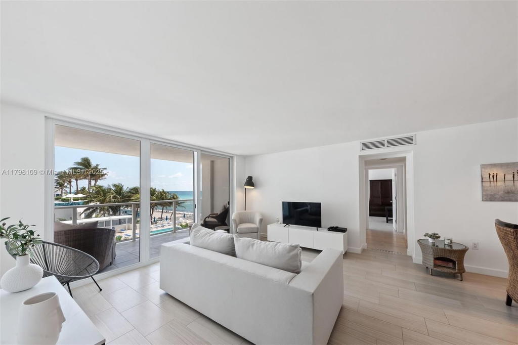 Real estate property located at 2751 Ocean Dr #403S, Broward, Aquarius Condo, Hollywood, FL