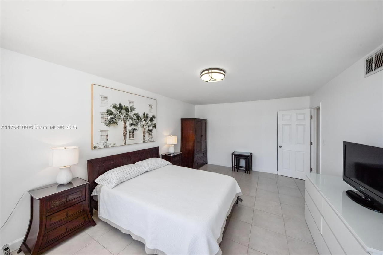 Real estate property located at 2751 Ocean Dr #403S, Broward, Aquarius Condo, Hollywood, FL