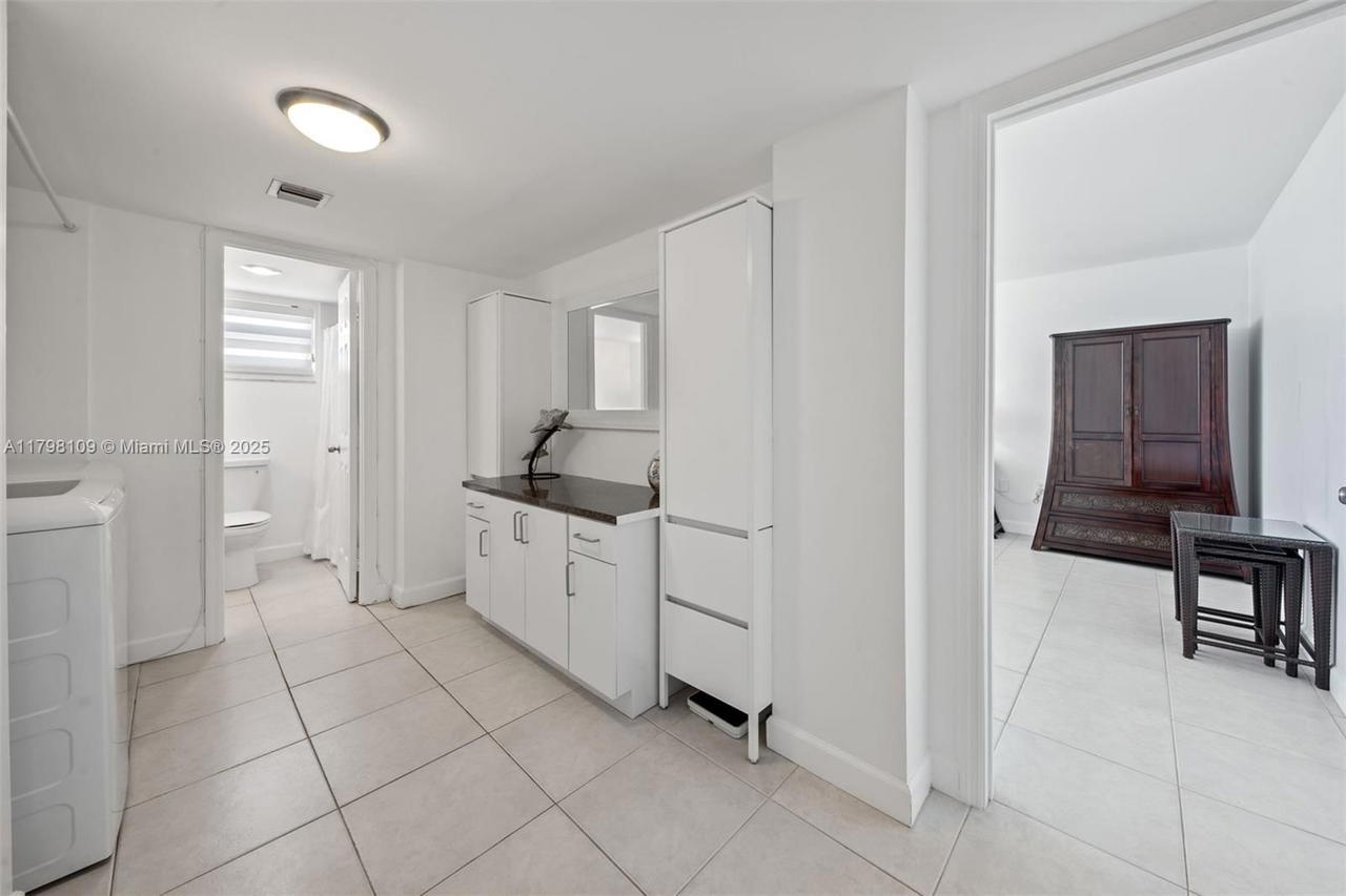 Real estate property located at 2751 Ocean Dr #403S, Broward, Aquarius Condo, Hollywood, FL