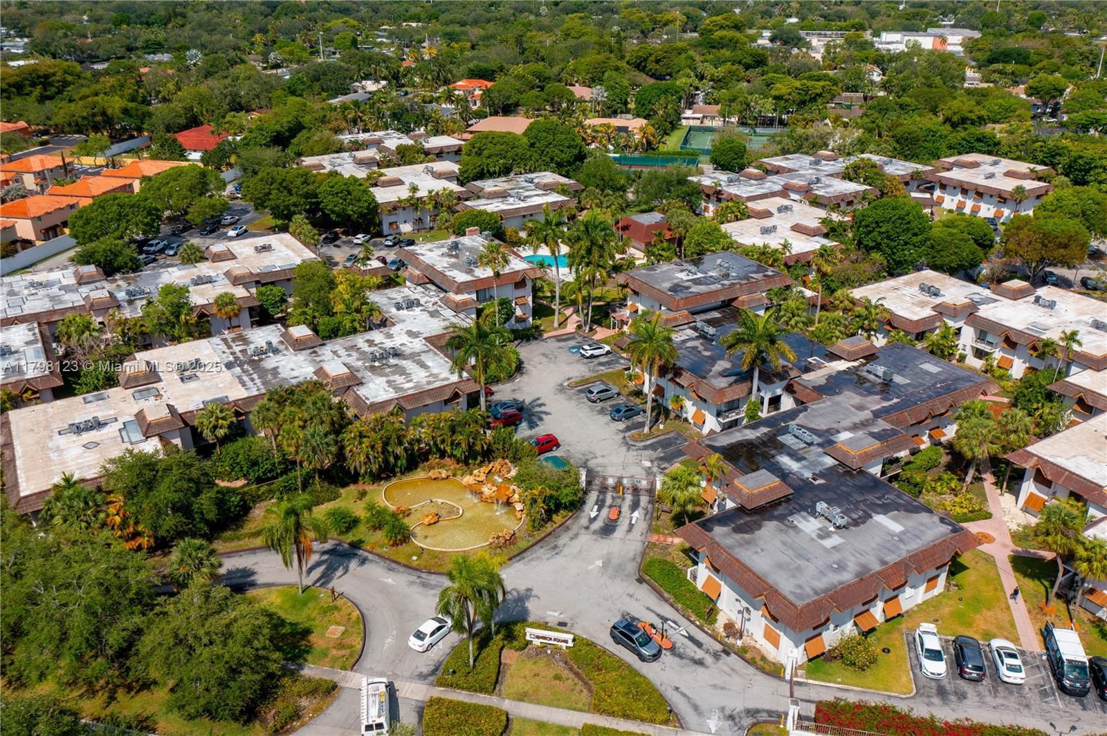 Real estate property located at 9456 77th Ave T6, Miami-dade, Kingston Square Condo, Miami, FL