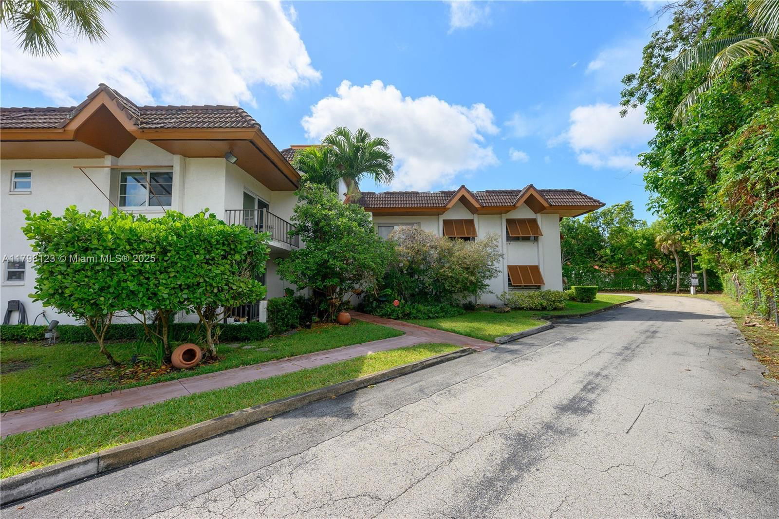 Real estate property located at 9456 77th Ave T6, Miami-dade, Kingston Square Condo, Miami, FL