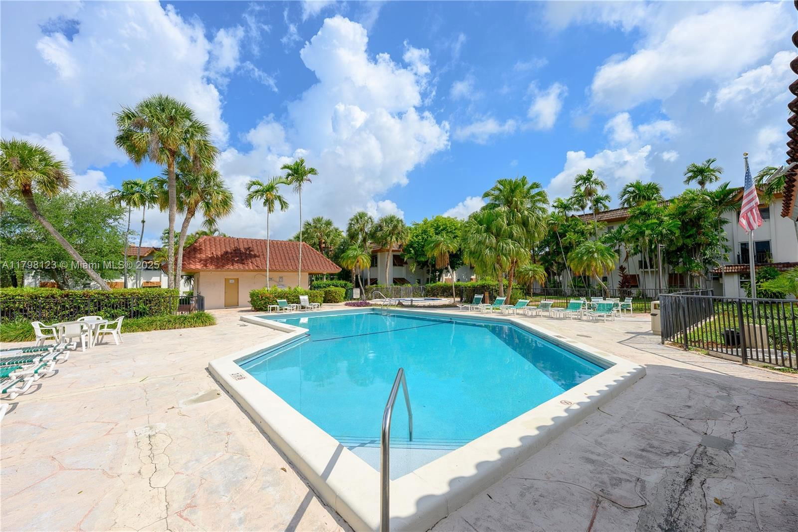 Real estate property located at 9456 77th Ave T6, Miami-dade, Kingston Square Condo, Miami, FL