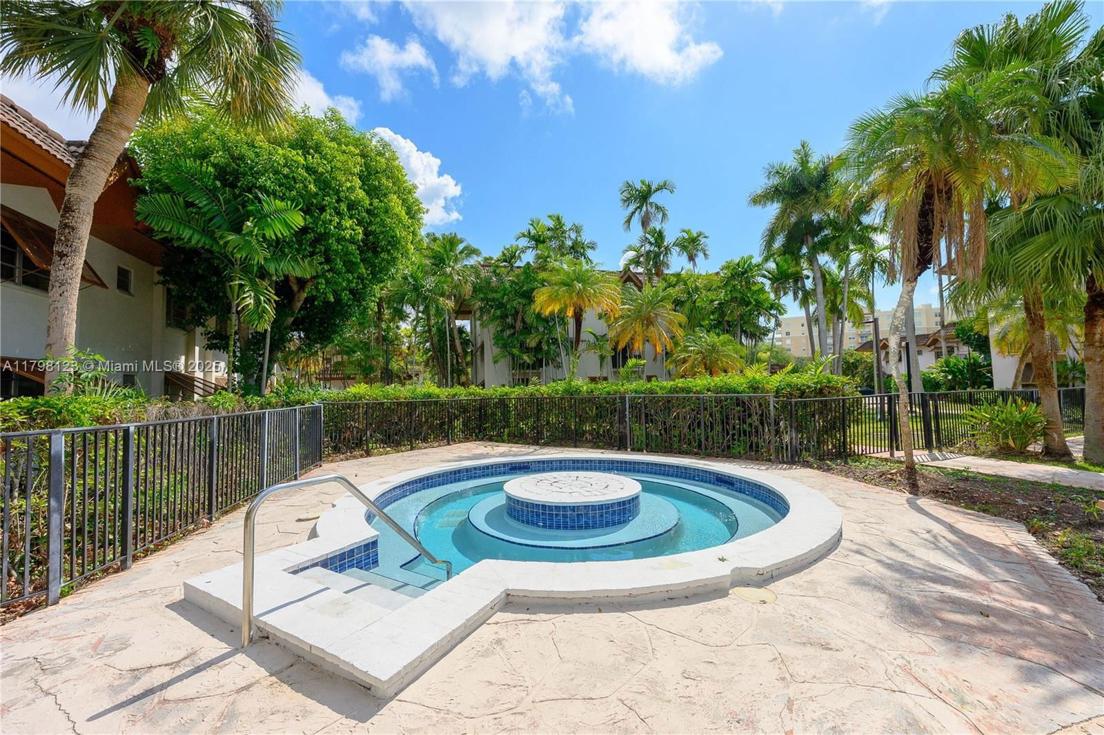 Real estate property located at 9456 77th Ave T6, Miami-dade, Kingston Square Condo, Miami, FL
