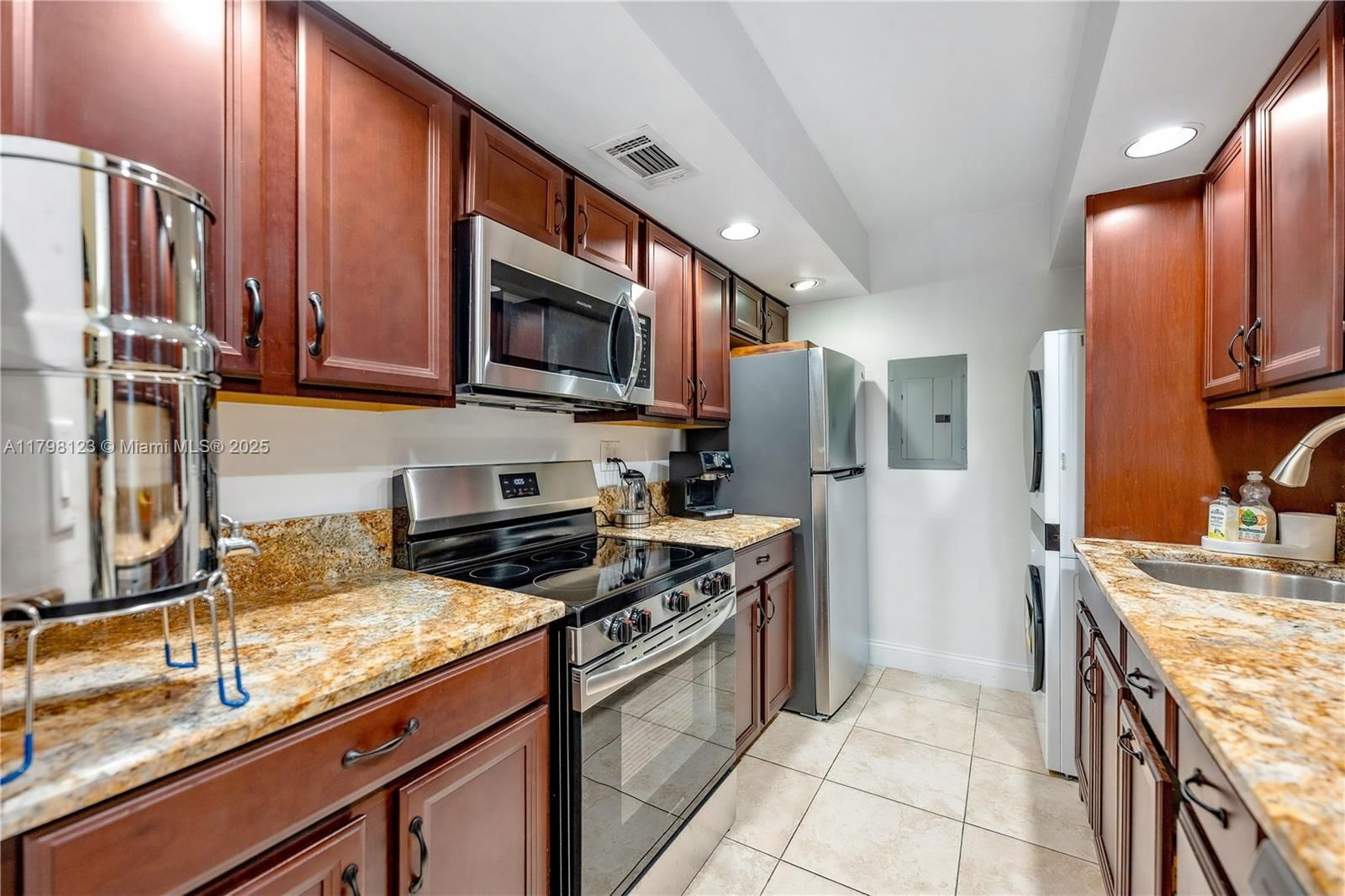 Real estate property located at 9456 77th Ave T6, Miami-dade, Kingston Square Condo, Miami, FL