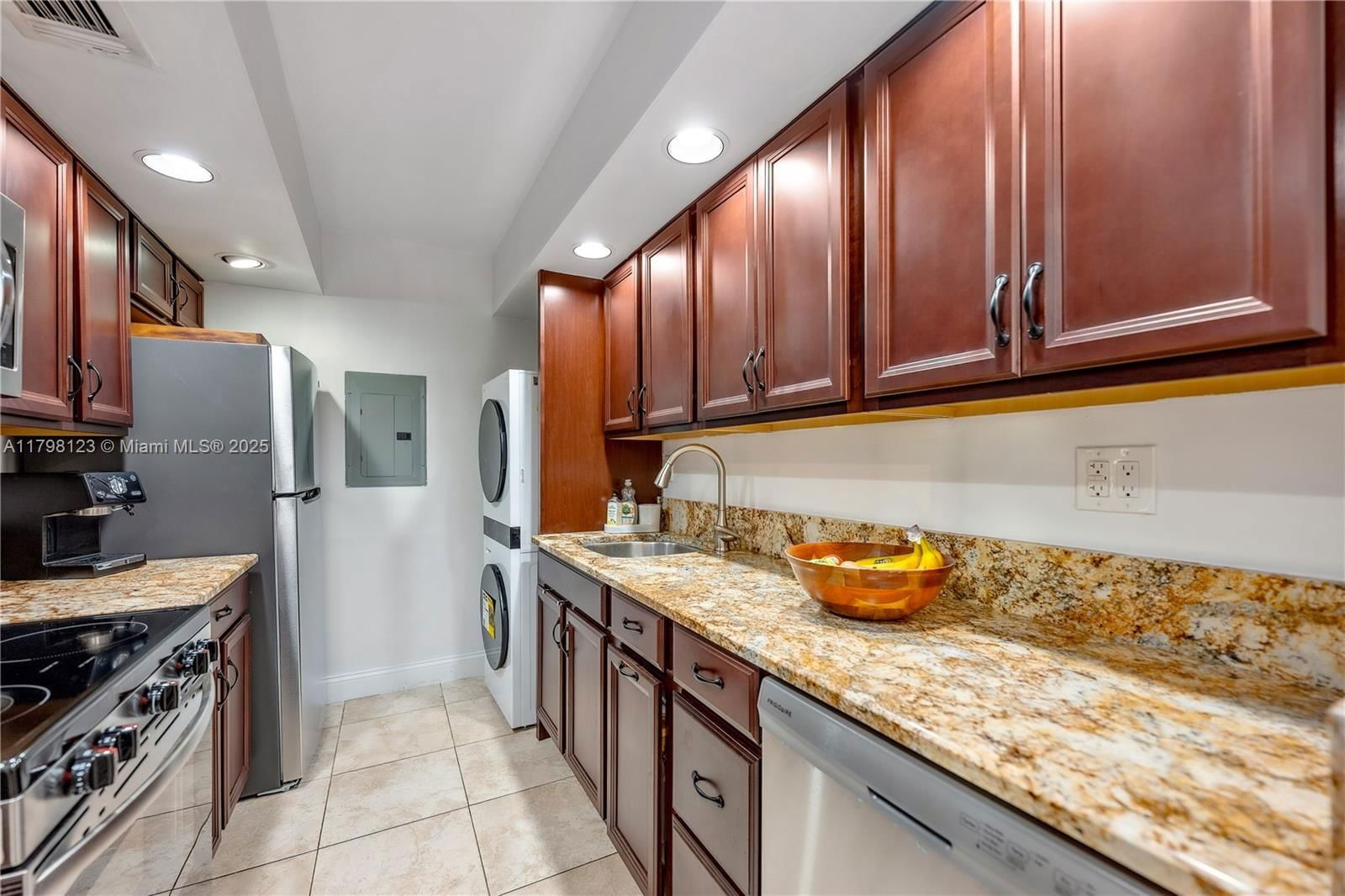 Real estate property located at 9456 77th Ave T6, Miami-dade, Kingston Square Condo, Miami, FL