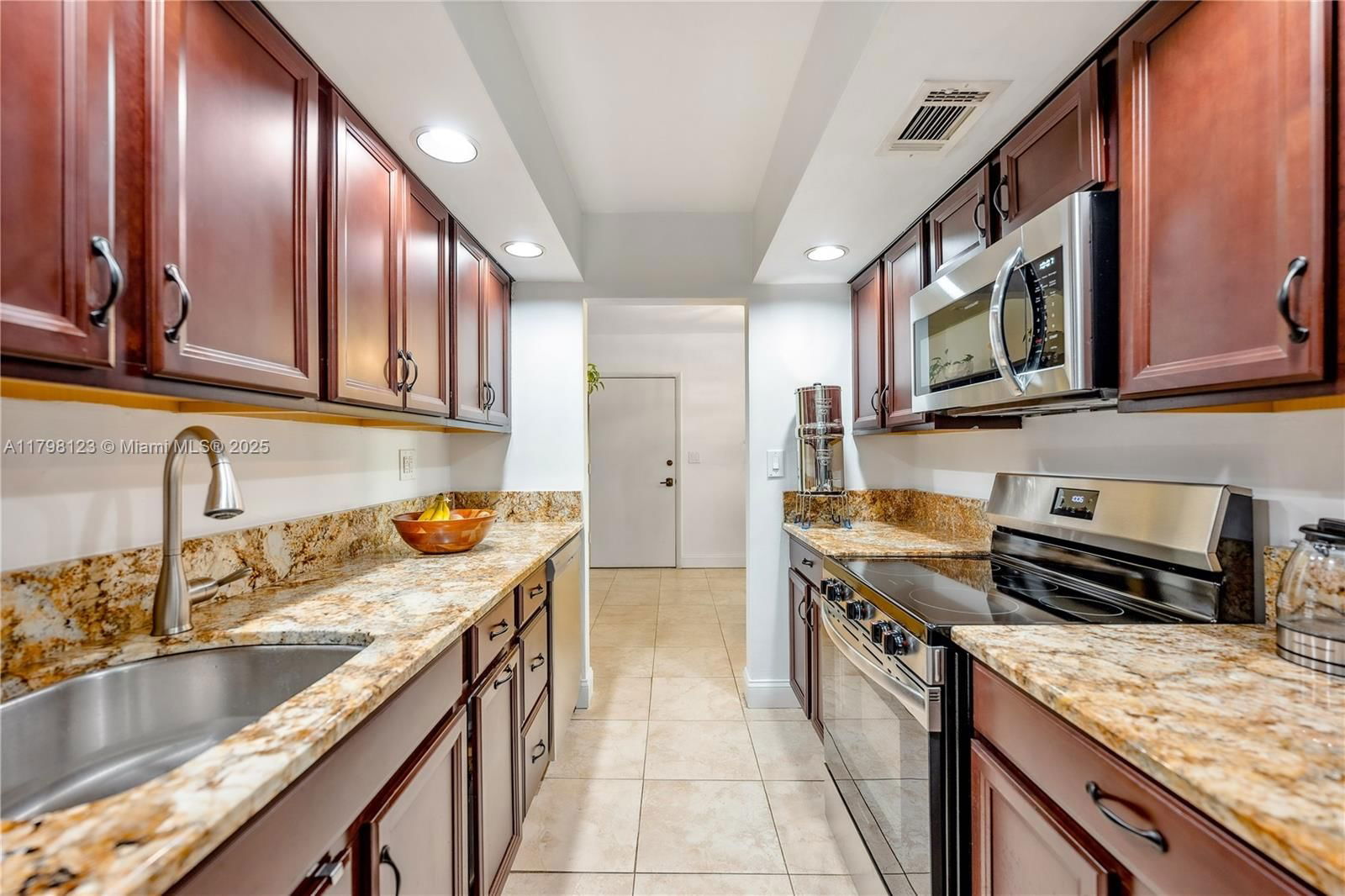 Real estate property located at 9456 77th Ave T6, Miami-dade, Kingston Square Condo, Miami, FL
