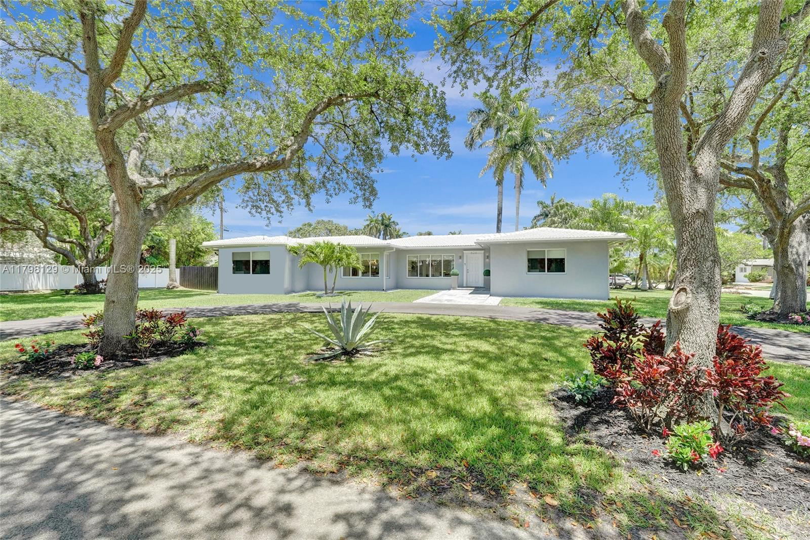 Real estate property located at 626 13th Ave, Broward, Hollywood Lakes Section, Hollywood, FL