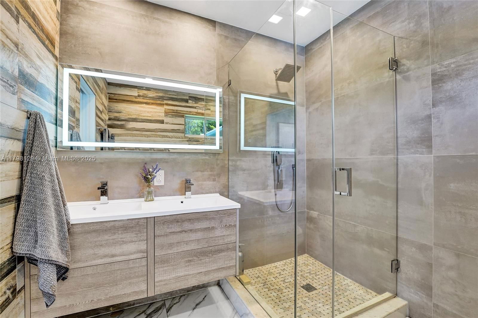 Real estate property located at 626 13th Ave, Broward, Hollywood Lakes Section, Hollywood, FL