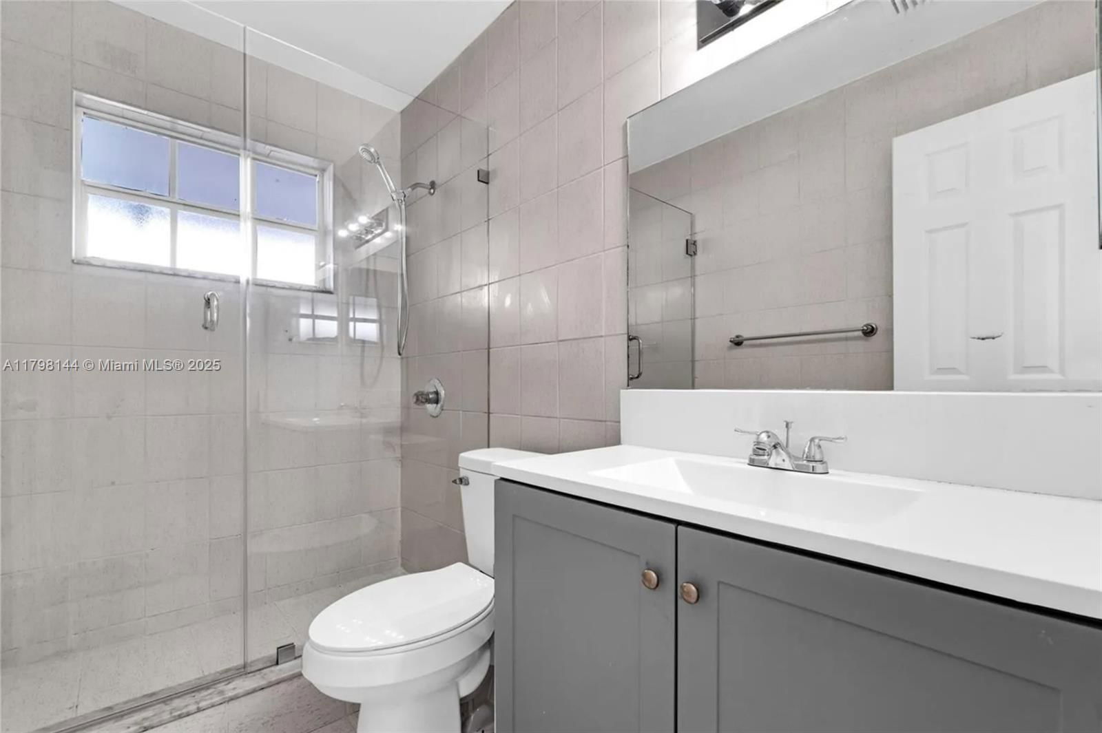 Real estate property located at 1995 1st Ave, Miami-dade, Hialeah 3rd Addn, Hialeah, FL