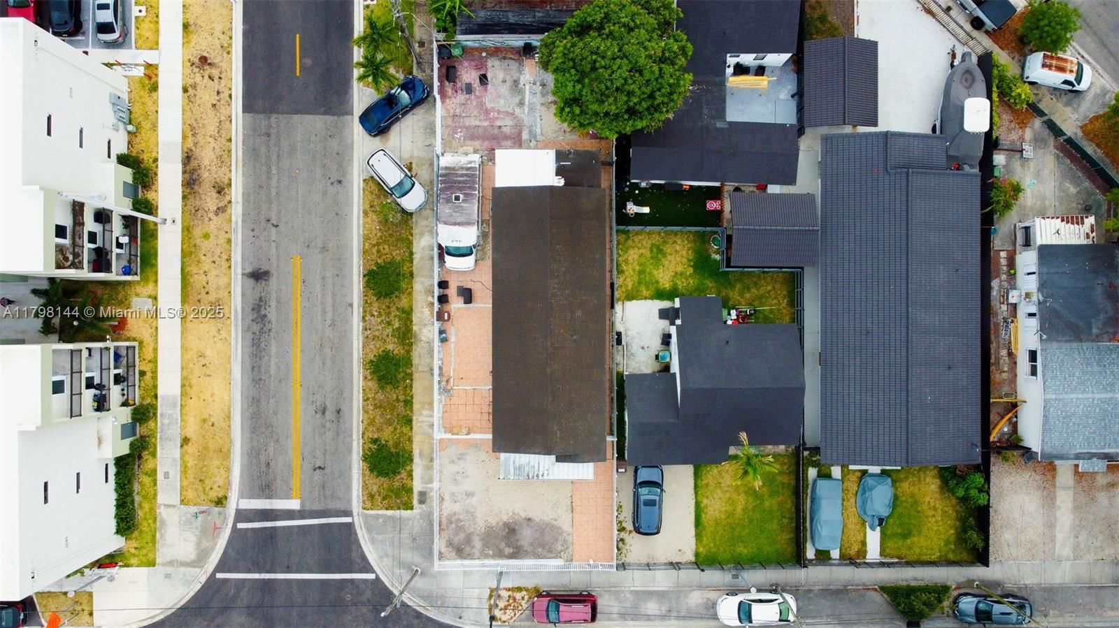Real estate property located at 1995 1st Ave, Miami-dade, Hialeah 3rd Addn, Hialeah, FL