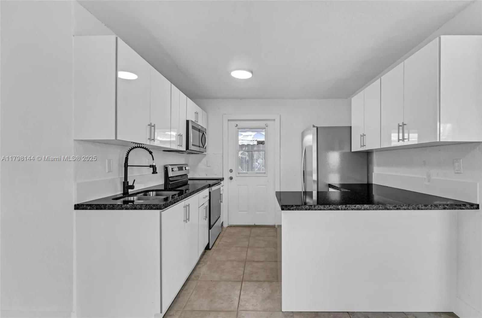 Real estate property located at 1995 1st Ave, Miami-dade, Hialeah 3rd Addn, Hialeah, FL