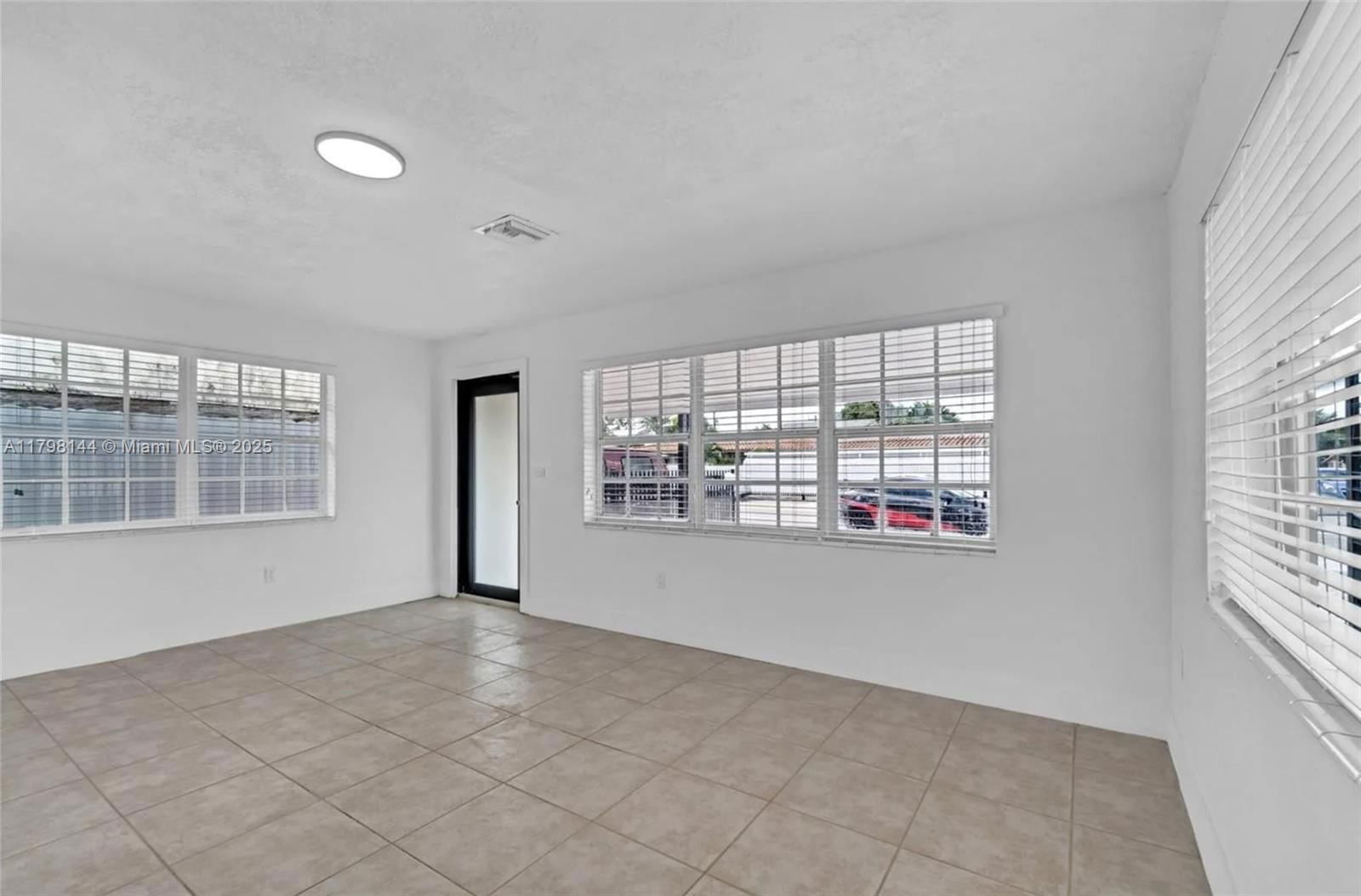 Real estate property located at 1995 1st Ave, Miami-dade, Hialeah 3rd Addn, Hialeah, FL