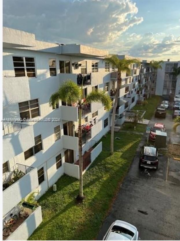 Real estate property located at 1221 122nd Ave #401, Miami-dade, Segovia Condo, Miami, FL