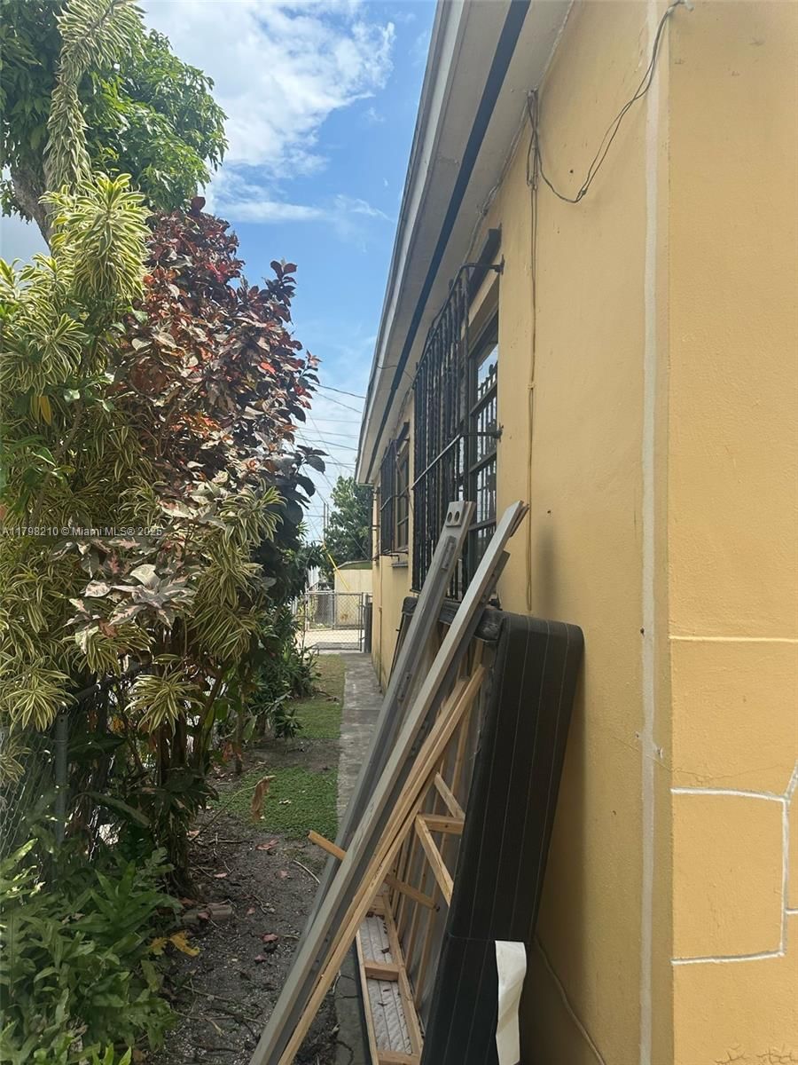 Real estate property located at 4465 8th Ln, Miami-dade, Ingleside Park, Hialeah, FL