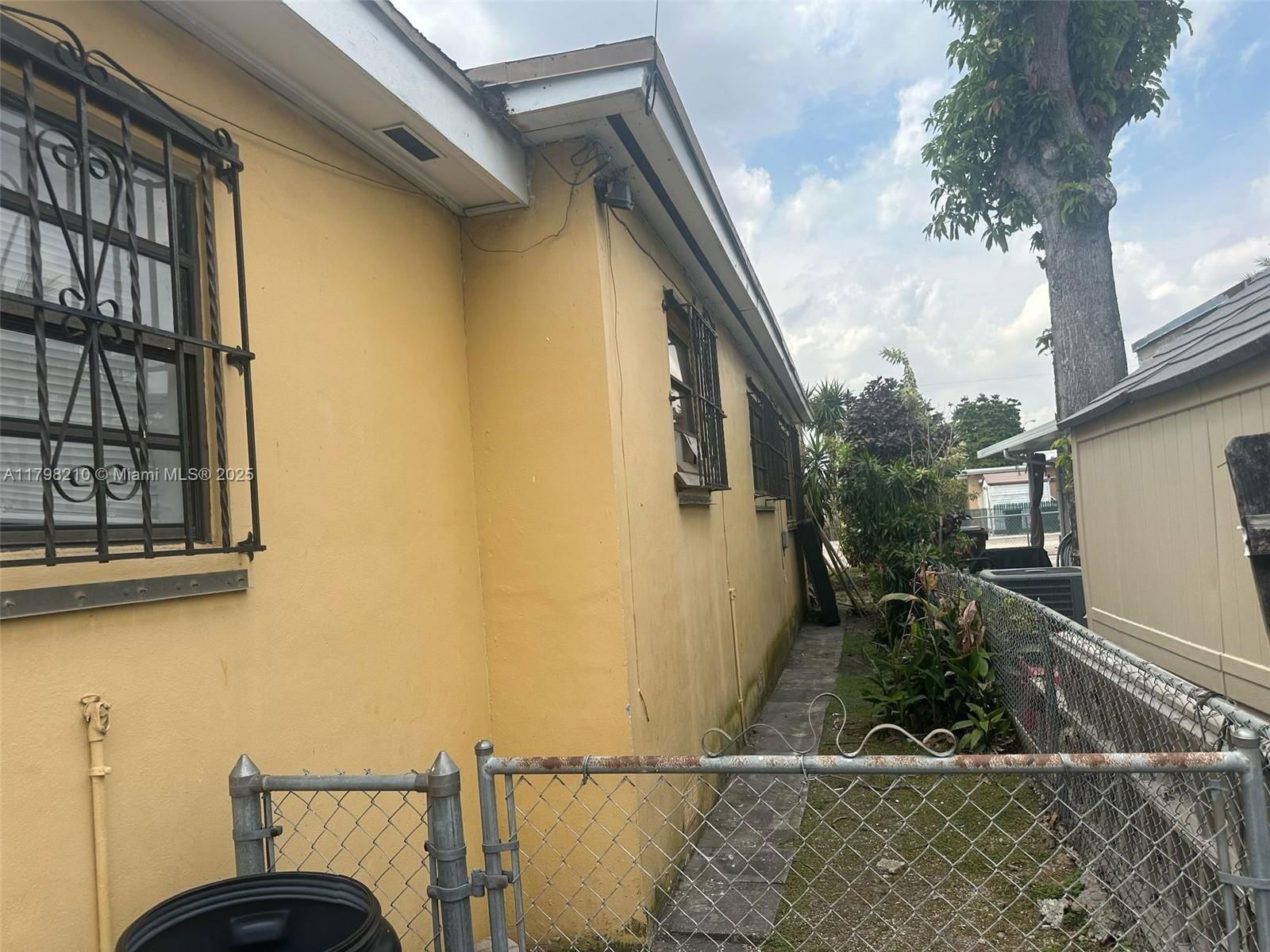 Real estate property located at 4465 8th Ln, Miami-dade, Ingleside Park, Hialeah, FL