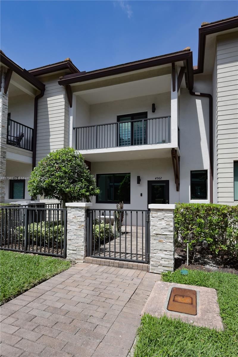 Real estate property located at 4962 83rd Path #4962, Miami-dade, Downtown Doral South Phas, Doral, FL