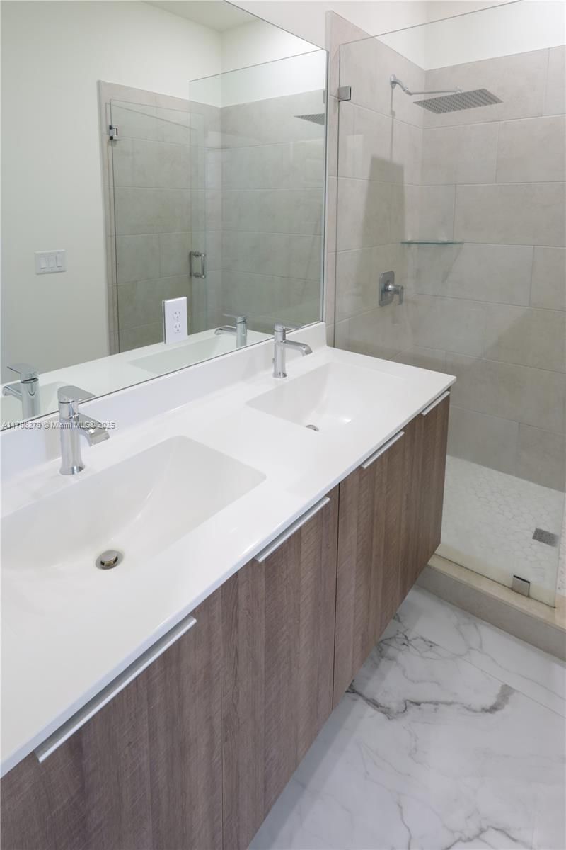 Real estate property located at 4962 83rd Path #4962, Miami-dade, Downtown Doral South Phas, Doral, FL