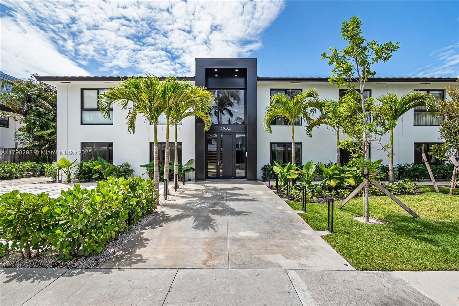 Real estate property located at 204 Sunrise Dr #204D, Miami-dade, Bahama House South Condo, Key Biscayne, FL