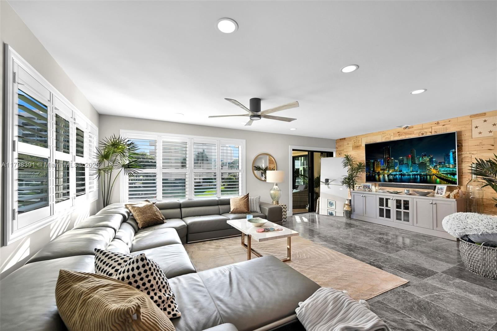 Real estate property located at 372 Golfview Rd #201, Palm Beach, Everglades Of North Palm, North Palm Beach, FL
