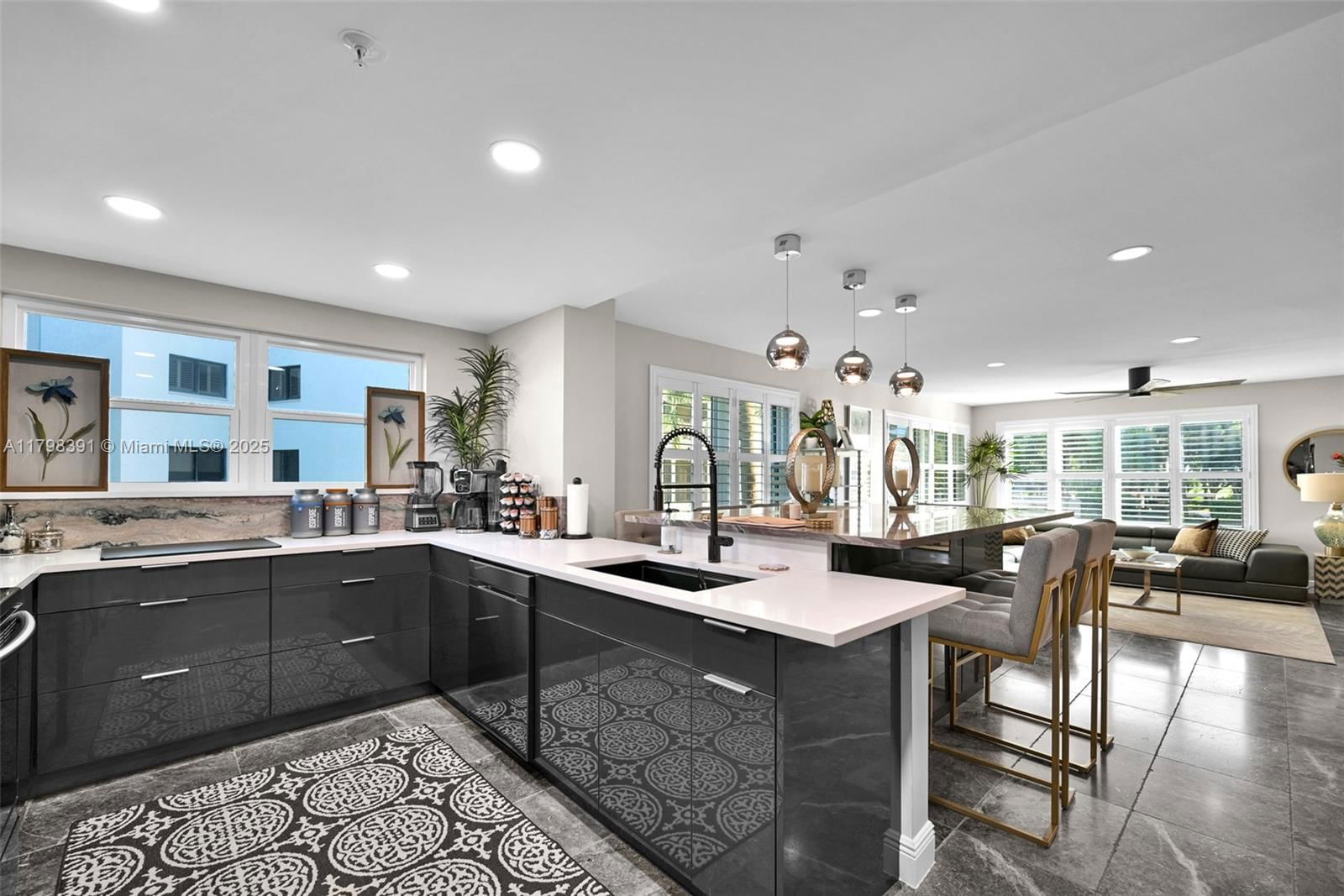 Real estate property located at 372 Golfview Rd #201, Palm Beach, Everglades Of North Palm, North Palm Beach, FL