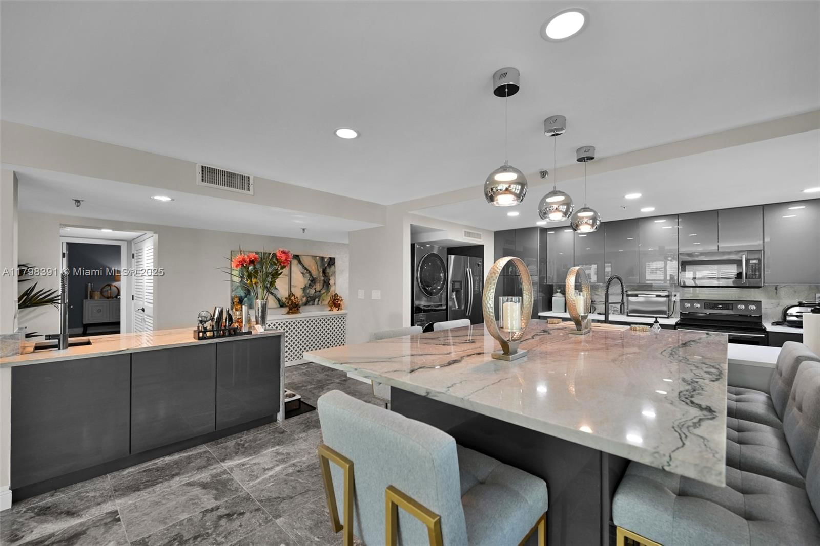 Real estate property located at 372 Golfview Rd #201, Palm Beach, Everglades Of North Palm, North Palm Beach, FL