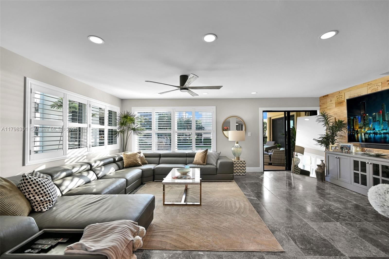 Real estate property located at 372 Golfview Rd #201, Palm Beach, Everglades Of North Palm, North Palm Beach, FL