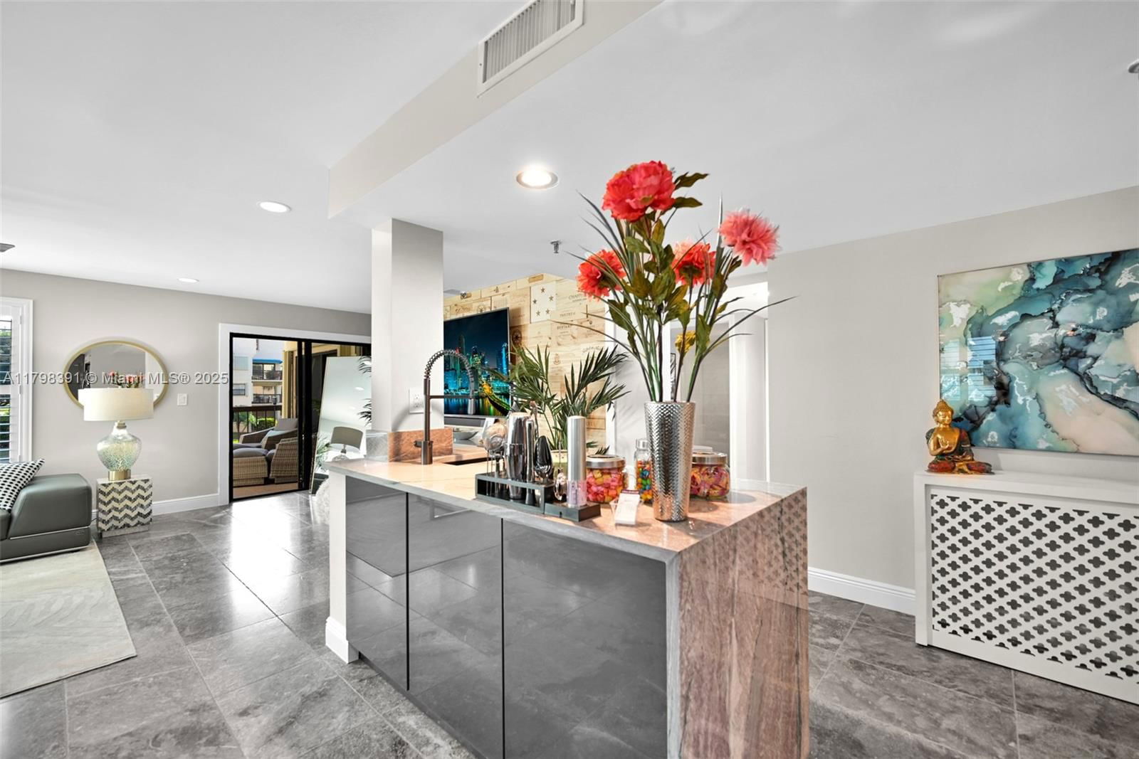 Real estate property located at 372 Golfview Rd #201, Palm Beach, Everglades Of North Palm, North Palm Beach, FL