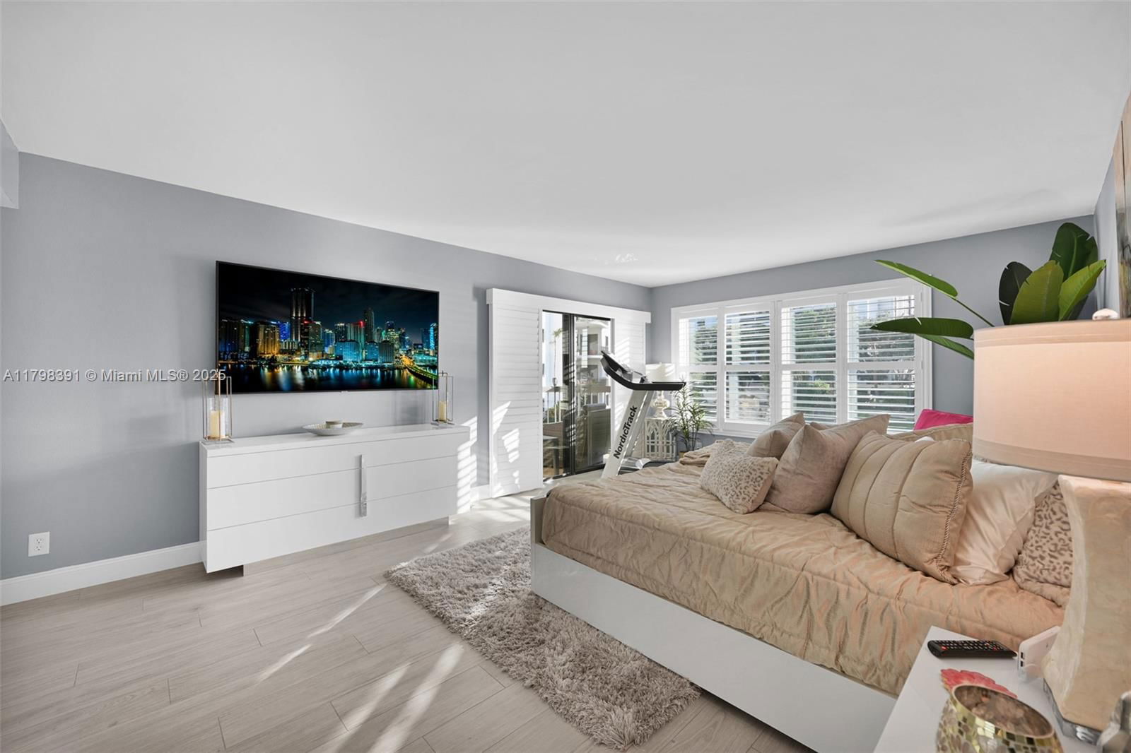 Real estate property located at 372 Golfview Rd #201, Palm Beach, Everglades Of North Palm, North Palm Beach, FL