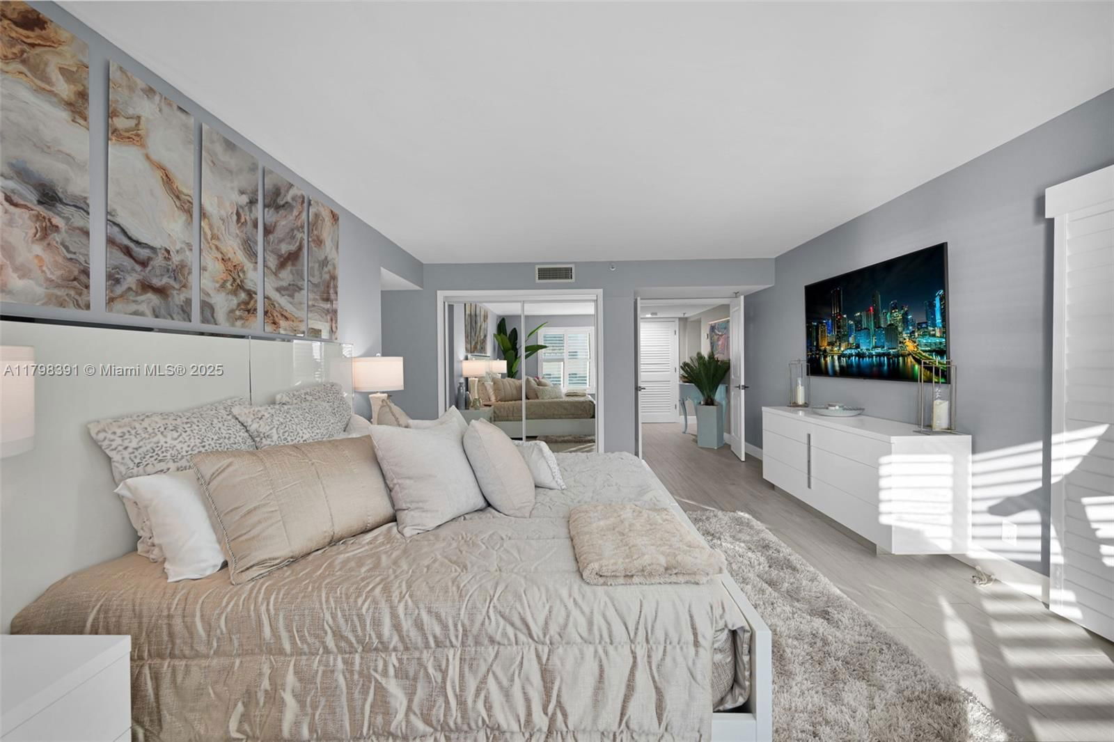 Real estate property located at 372 Golfview Rd #201, Palm Beach, Everglades Of North Palm, North Palm Beach, FL