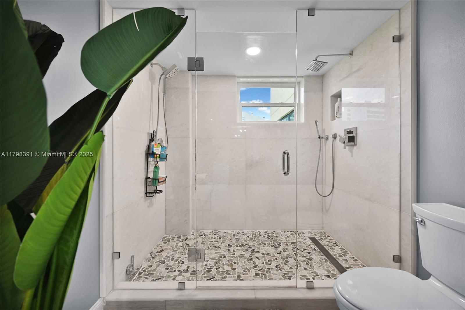 Real estate property located at 372 Golfview Rd #201, Palm Beach, Everglades Of North Palm, North Palm Beach, FL
