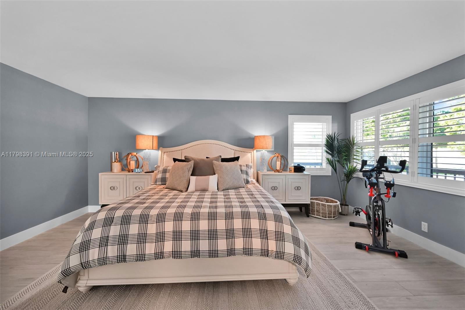 Real estate property located at 372 Golfview Rd #201, Palm Beach, Everglades Of North Palm, North Palm Beach, FL
