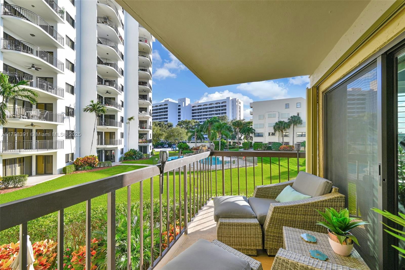 Real estate property located at 372 Golfview Rd #201, Palm Beach, Everglades Of North Palm, North Palm Beach, FL