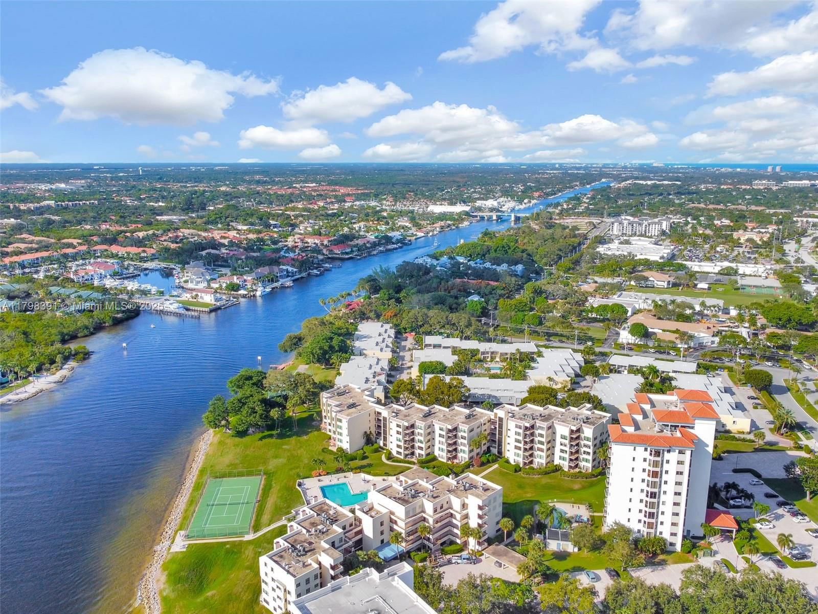 Real estate property located at 372 Golfview Rd #201, Palm Beach, Everglades Of North Palm, North Palm Beach, FL