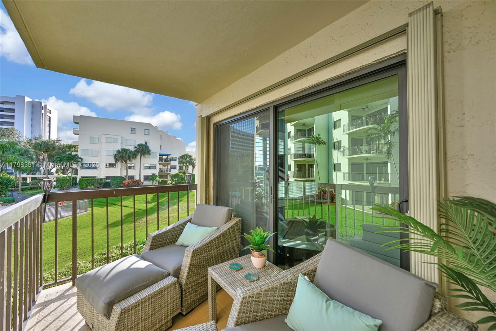 Real estate property located at 372 Golfview Rd #201, Palm Beach, Everglades Of North Palm, North Palm Beach, FL
