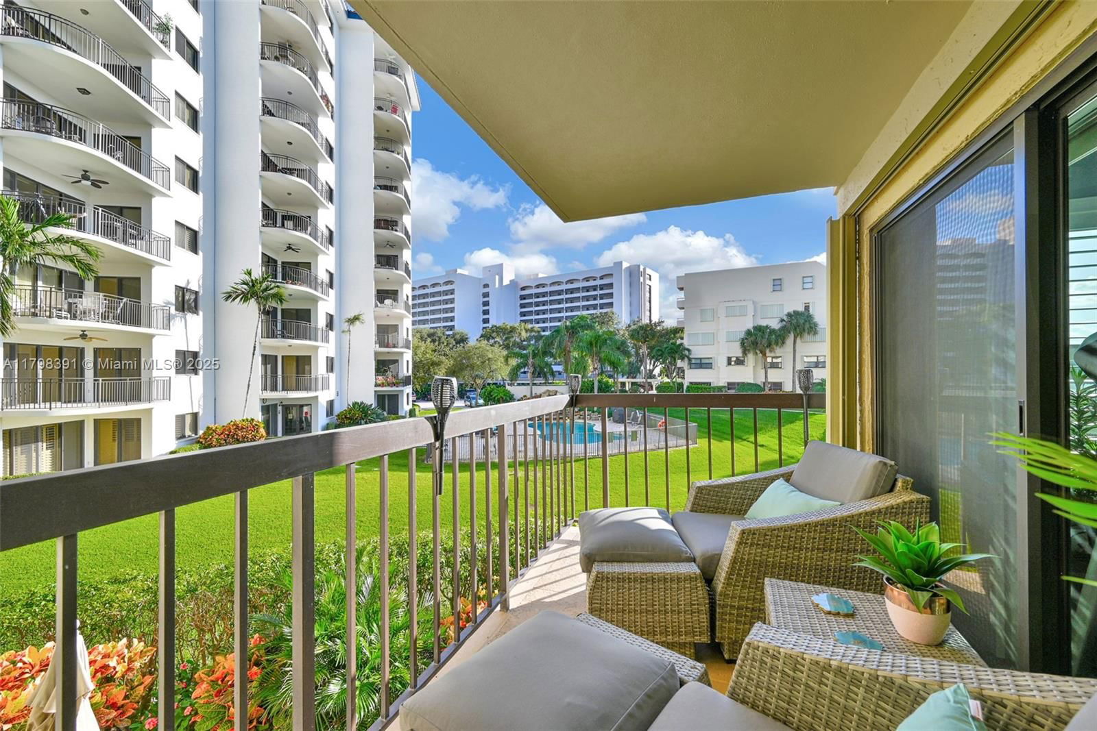 Real estate property located at 372 Golfview Rd #201, Palm Beach, Everglades Of North Palm, North Palm Beach, FL