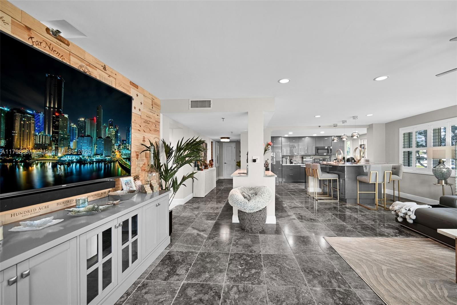 Real estate property located at 372 Golfview Rd #201, Palm Beach, Everglades Of North Palm, North Palm Beach, FL
